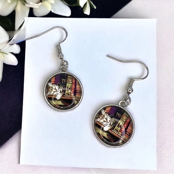 ✨ Purr-fectly Bookish: Cat Dangle Earrings for Every Book Lover! 📚🐾 NWT - Picture 1 of 5